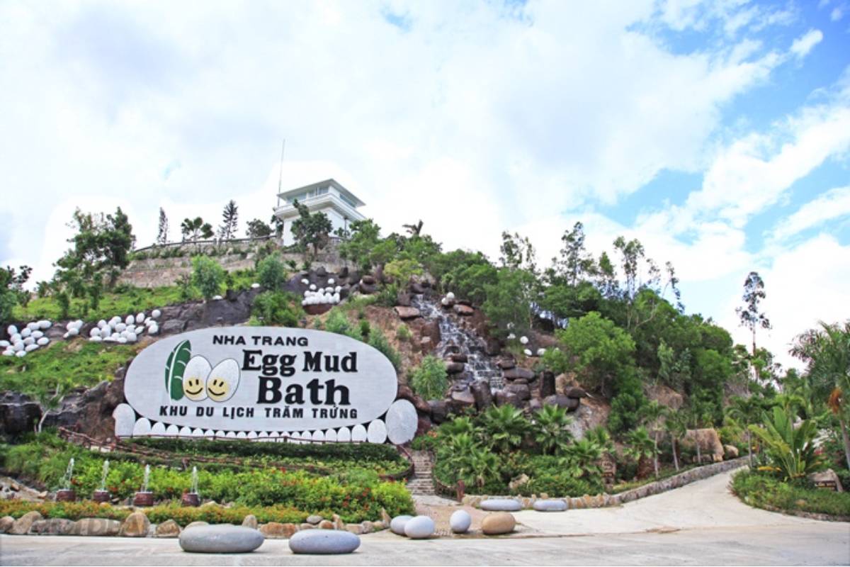 Khu du lịch Trăm Trứng là địa điểm tắm bùn nổi tiếng nhất Nha Trang
